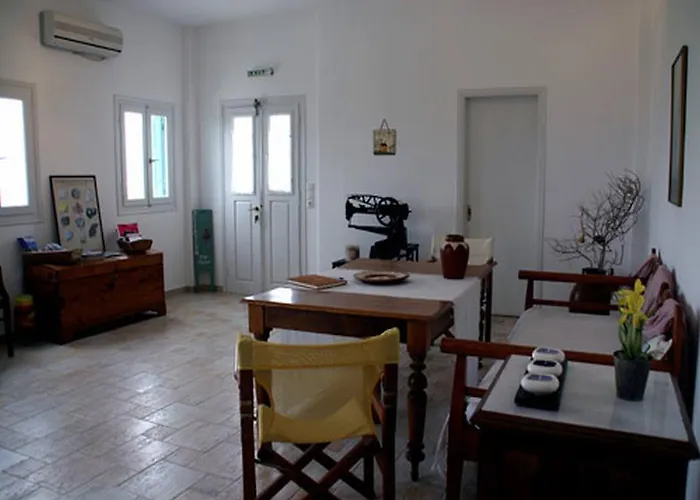 Anemoessa Rooms & Studios *