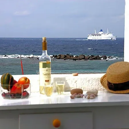 Anemoessa & Hotel Oia (Santorini)